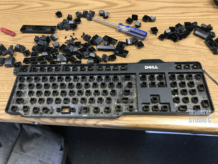 how to clean computer keyboard with all keys removed and ready to clean