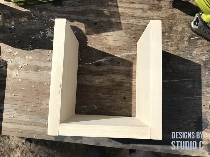 how to make a rotating thread stand secur sides to bottom